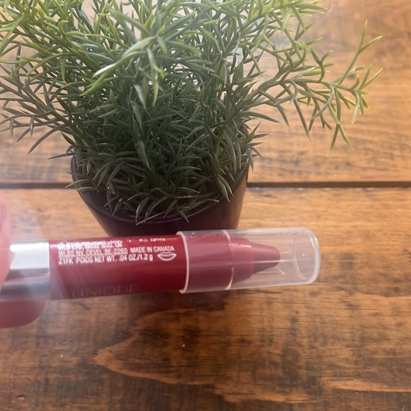 ⭐️ HOST PICK ⭐️ Clinique Chubby Stick Intense - Picture 4 of 4